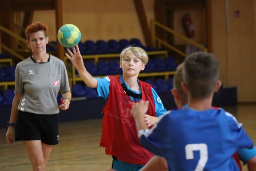 W Piekarach Śląskich powstał ośrodek szkolenia piłki ręcznej. Znajduje się w Miejskiej Szkole Podstawowej nr 13
