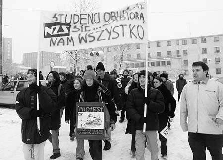 Pochód protestacyjny zaskoczył częstochowian. Był to pierwszy marsz studentów od 20 lat. Fot. JACENTY DĘDEK