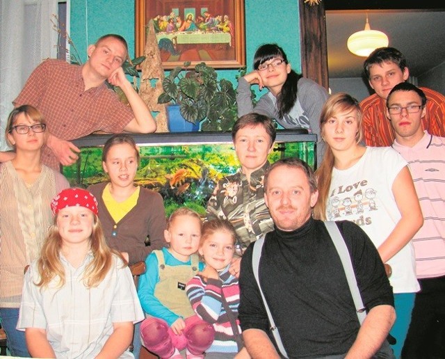 Paweł i Beata Dziedzicowie mają czworo biologicznych dzieci, dla ośmiorga są rodziną zastępczą