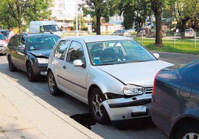 6 samochodów zderzyło się w czwartek na ul. Dąbrowskiego w Łodzi