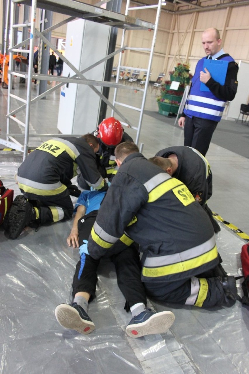 Pokazy ratownictwa medycznego i sprzętu strażackiego na targach Poleko