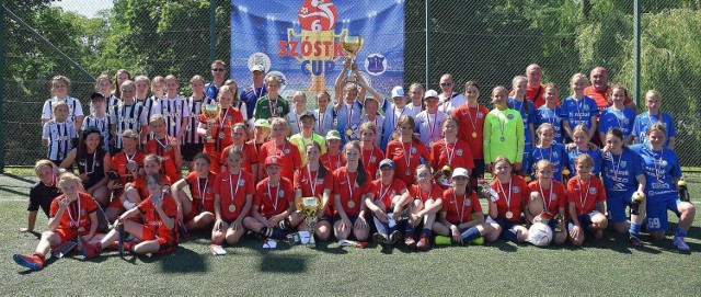 Drużyny uczestniczące w Ogólnopolskim  Turnieju Piłki Nożnej Dziewcząt SZÓSTKA CUP o Puchar Prezydenta Inowrocławia