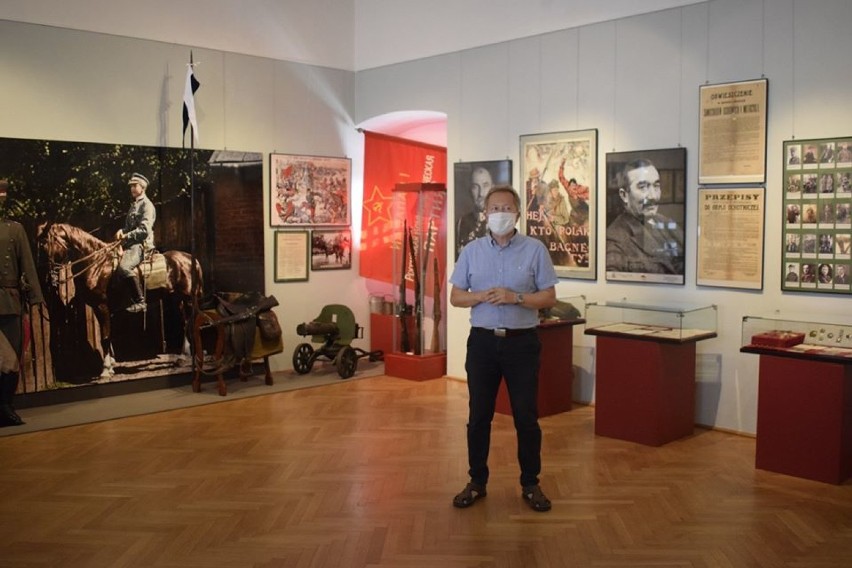 Wieluńscy muzealnicy i rekonstruktorzy w hołdzie bohaterom wojny polsko-bolszewickiej ZDJĘCIA