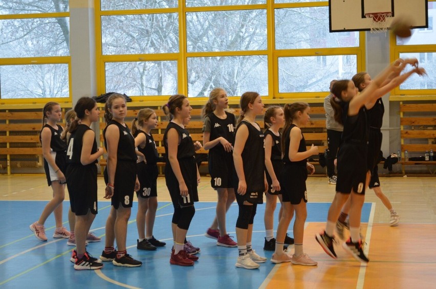 Dlaczego Toruń zlikwiduje jedyną klasę sportową dla koszykarek? "Plany i marzenia dziewczynek legną w gruzach"