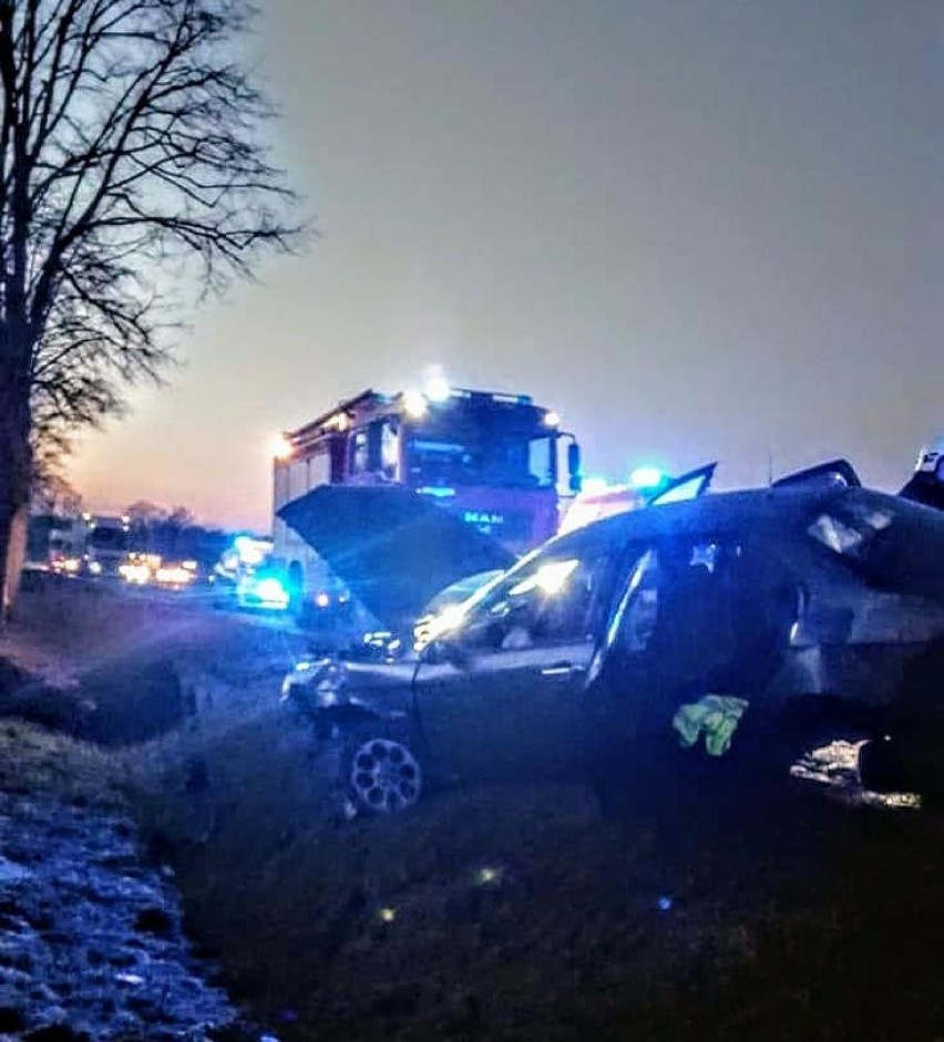 Wypadek w Solcu na DK 74 w powiecie opoczyńskim. Pijany kierowca samochodu dachował [ZDJĘCIA]