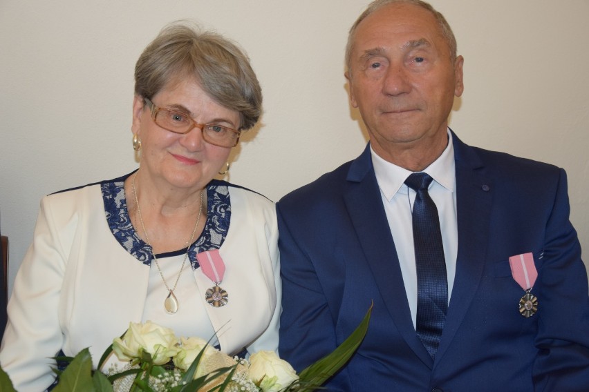 Złote Gody w Łęczycy. Medale za Długoletnie Pożycie Małżeńskie dla 28 par (wrzesień 2018) [ZDJĘCIA]