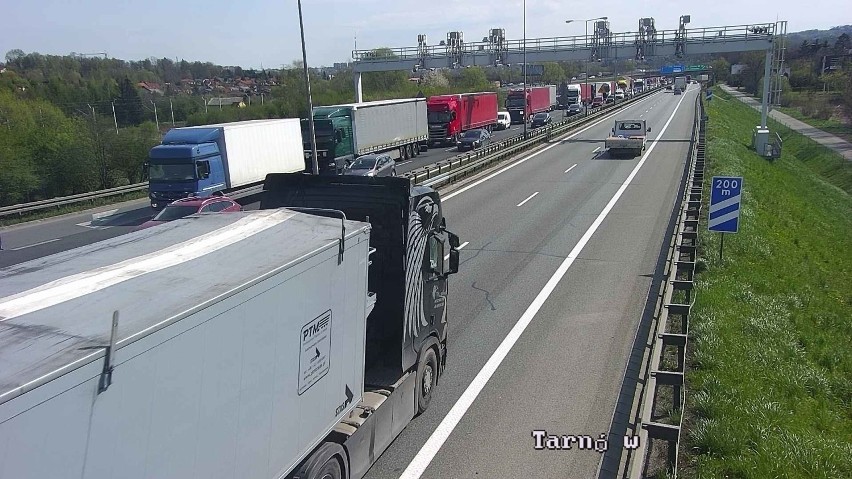 Wypadek na A4 w Krakowie spowodował dziś duże korki na...