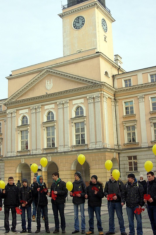 Uczniowie z Kalisza mają haka na raka. Zachęcają do walki z czerniakiem. ZDJĘCIA