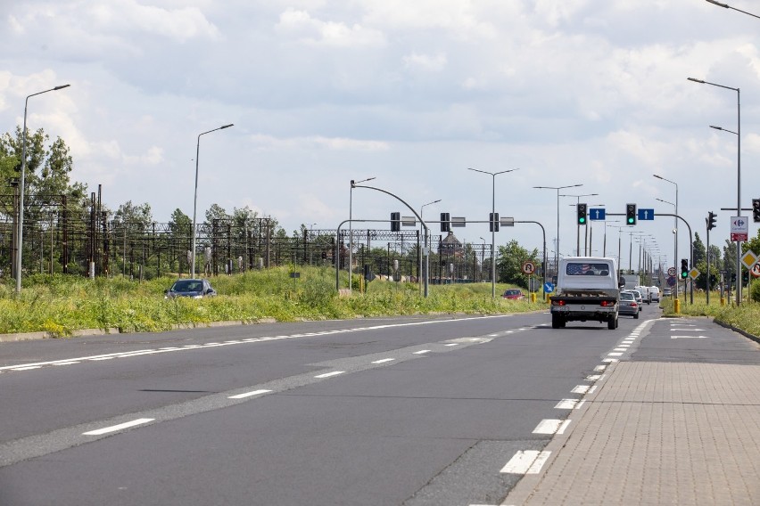 - Policjanci kontrolują ulice, na których "można się...