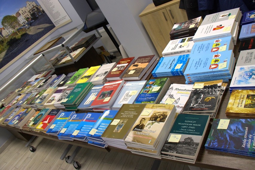Promocja książek regionalnych w tczewskiej bibliotece