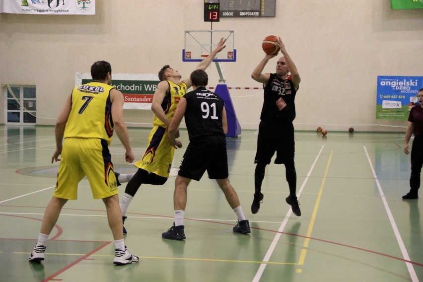 Sokół Międzychód - Sklep Polski MKK Gniezno 79:61 (17 marca...