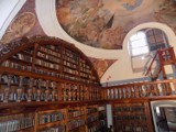 Zwiedzanie biblioteki klasztornej w Żaganiu za darmo! Sprawdźcie  plan spacerów z przewodnikiem na sierpień 2022! 