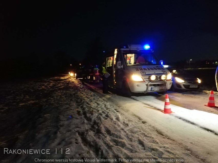 Groźny wypadek w gminie Rakoniewice! Auto dachowało! [ZDJĘCIA]
