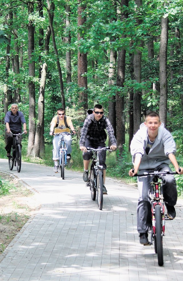 W Spale ścieżka rowerowa nagle się urywa