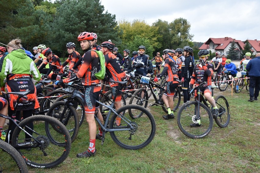 Tak wyglądał start V Maratonu MTB w Golubiu-Dobrzyniu w 2019...