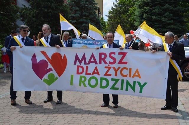 Na czole Marszu dla Życia i Rodziny baner nieśli Rycerze Kolumba