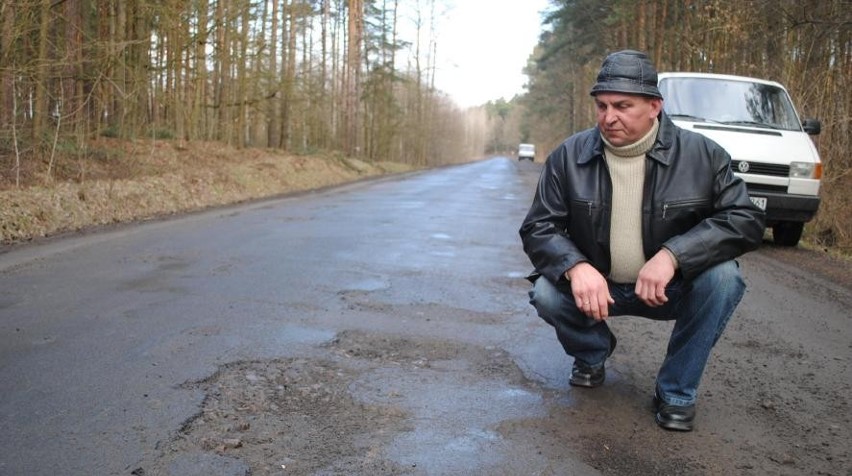 Sołtys Lutola Mokrego Tadeusz Jankowiak jest zadowolony, że...