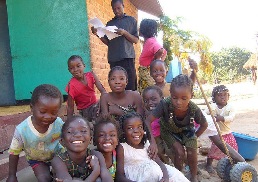 Dzieci z wioski Mpanshya w Zambii.