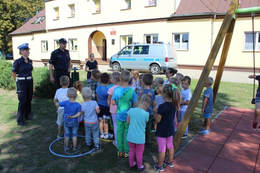 Policjanci odwiedzili szkoły w Bieniądziach, Rudzie i Wydrzynie[foto]