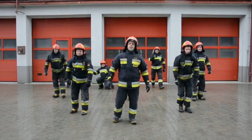 #Gaszyn Challenge. Strażacy z komendy w Radomsku też pompują dla Wojtusia