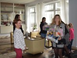 Ewa Sama – Żona Miami – odwiedziła maluchy z ukraińskiego domu dziecka w Ustce
