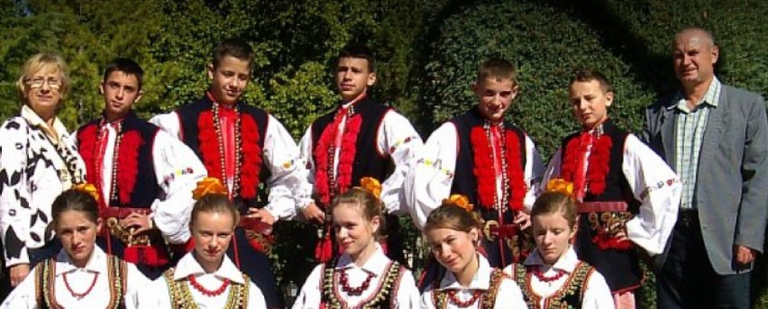 Gmina Krasnystaw. Zespół Ludowy "Koral"  wkrótce zatańczy  w nowych strojach regionalnych. Zobacz zdjęcia