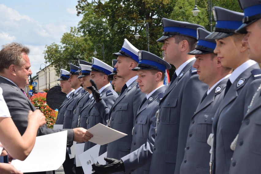 Święto Policji w Suwałkach. Wiceminister Jarosław Zieliński wręczył odznaczenia i awanse [ZDJĘCIA]