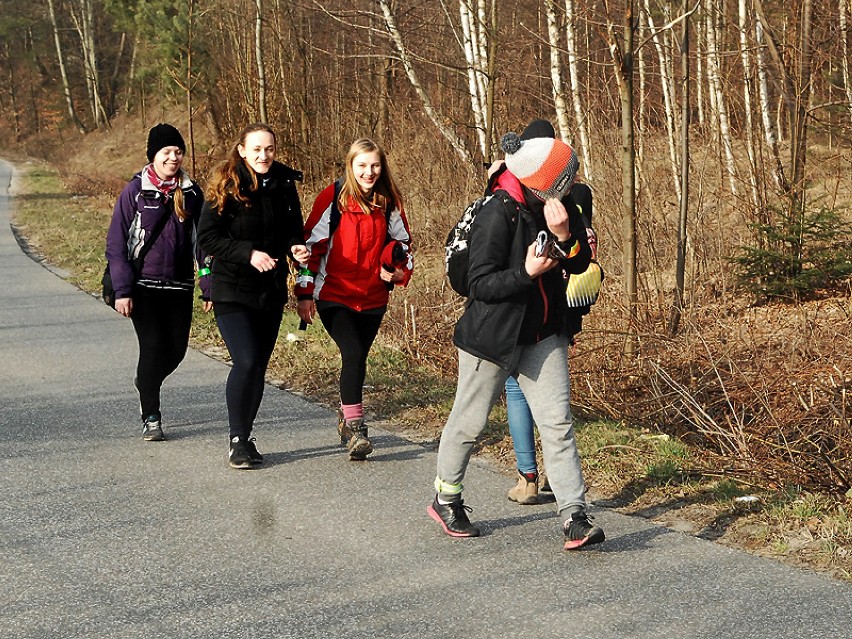 Ekstremalna Droga Krzyżowa. Przeszli 43 km z krzyżami [ZDJĘCIA]