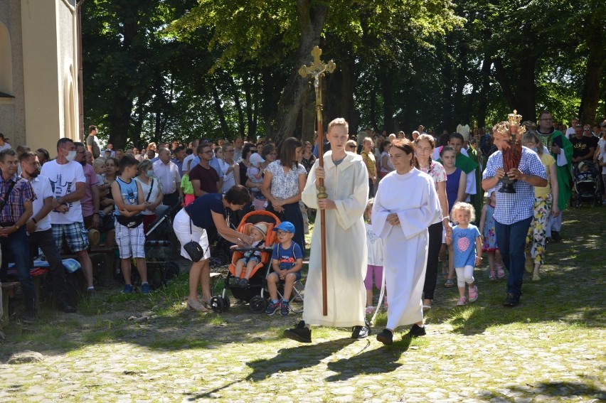 Pielgrzymka dzieci na Górę św. Anny. Przyjechały tam dzisiaj wraz z rodzicami i dziadkami. Dużo zdjęć!