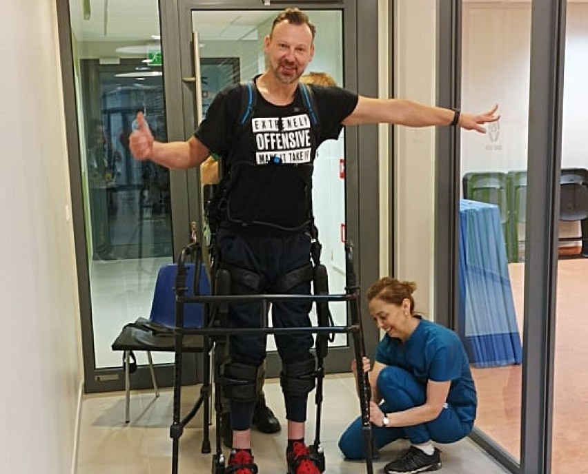 Ezgoszkielet pomaga pacjentom stanąć na nogi i odzyskać...