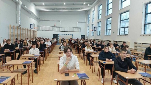 W środę 6 marca uczniowie  Szkoły imienia 72 Pułku Piechoty Zakładu Doskonalenia Zawodowego w Radomiu pisali próbną maturę z Echem Dnia z matematyki.