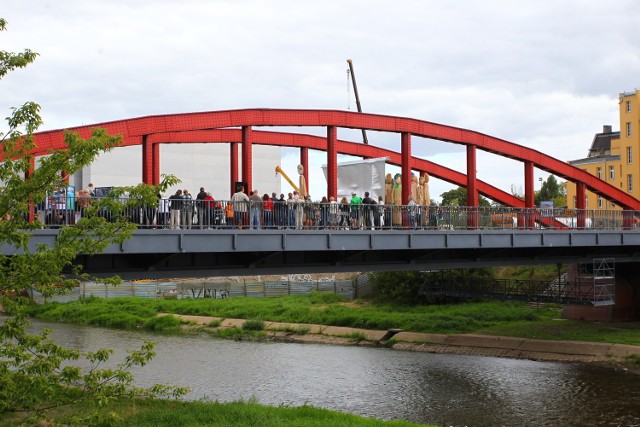 Pośrodku Śródki - Niedziela na moście Jordana w Poznaniu