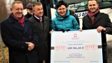 Wojewoda łódzki przekazał czek na połączenia autobusowe w powiecie opoczyńskim [zdjęcia]