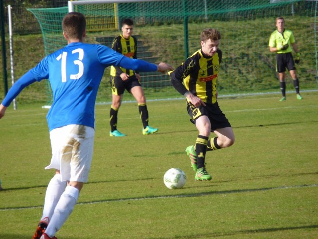 W meczu dziesiątej kolejki trzeciej ligi, Leśnik Manowo uległ na swoim boisku Lechowi II Poznań 0:5.