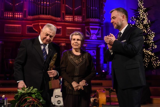 Leonard Szymański, Alicja Kapuścińska i Marek Woźniak - podczas wręczania nagrody im. Ryszarda Kapuścińskiego