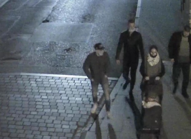 Kryminalni z bydgoskiego Śródmieścia prowadzą postępowanie w sprawie pobicia. Doszło do niego 10 listopada 2020 roku przy ul. Warmińskiego 20 w Bydgoszczy.