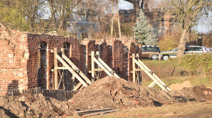 Malbork. Rozpoczęła się odbudowa Przedzamcza na nowe funkcje. To "bardzo ważny moment" dla Muzeum Zamkowego