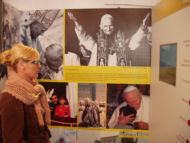 W muzeum można oglądać filmy z życia papieża w Krakowie, Rzymie i Wadowicach