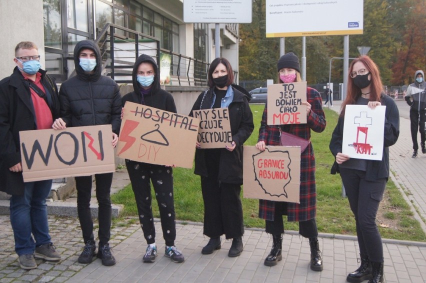 Strajk Kobiet Radomsko 2020. Blokada ronda przy MDK i...