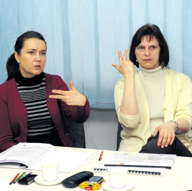 Dwunastu szczecińskich celników uczy się języka migowego. ...