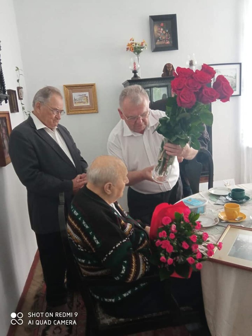 Tarnów. Generał Zdzisław Baszak obchodził 102. urodziny! Życzenia jubilatowi złożyli radni osiedlowi i członkowie ŚZŻAK. Mamy zdjęcia!