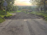 Zamknięta jest droga powiatowa na odcinku Czeluśnica-Tarnowiec. Trwa remont nawierzchni [ZDJĘCIA]