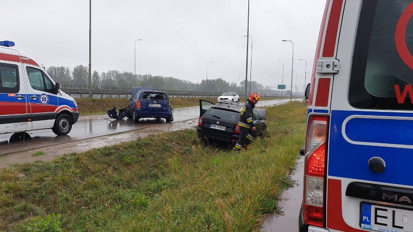 Wypadek na Wirażowej. Zderzenie czołowe dwóch samochodów...