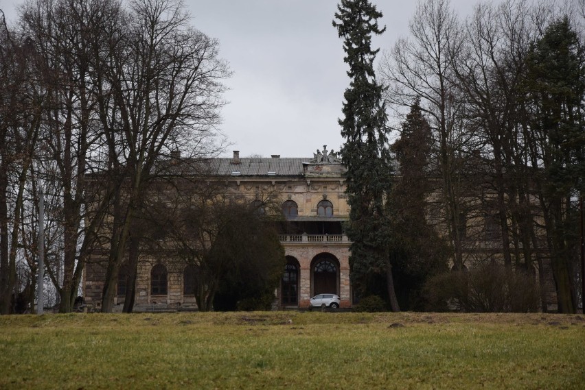 Pałac w Pilicy to architektoniczna perełka. Jak wygląda obecnie?