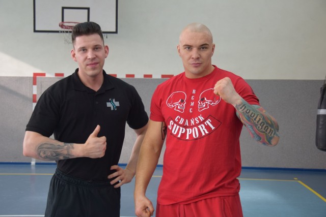 Daniel Więcławski (na zdjęciu po prawej) ze swoim fizjoterapeutą Kamilem Rządkowskim