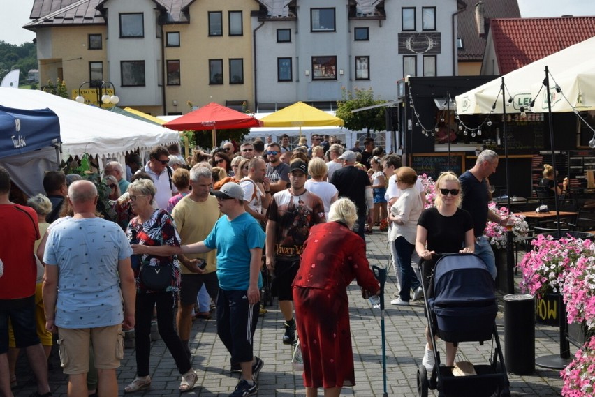Festiwal wina ściągnął na Rynek w Tuchowie tłumy