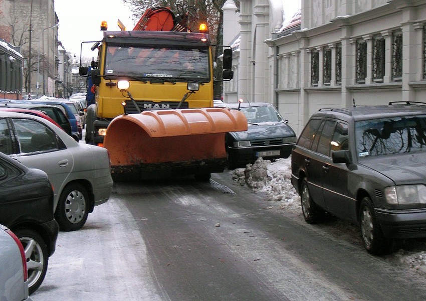 Odśnieżanie łódzkich ulic nie jest łatwe...