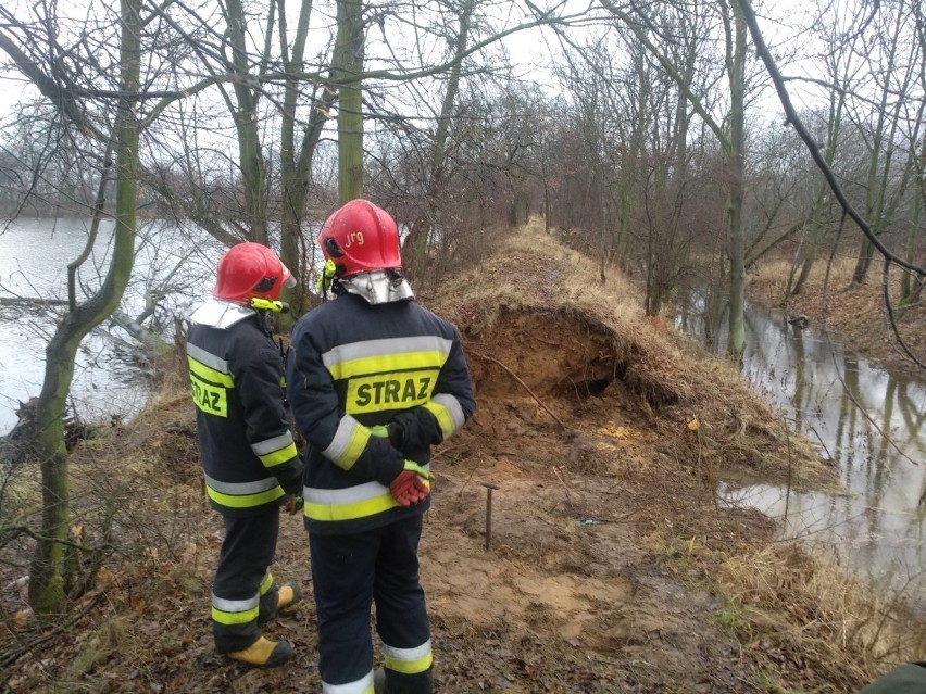 Do przerwania wału przeciwpowodziowego na długości około 6...