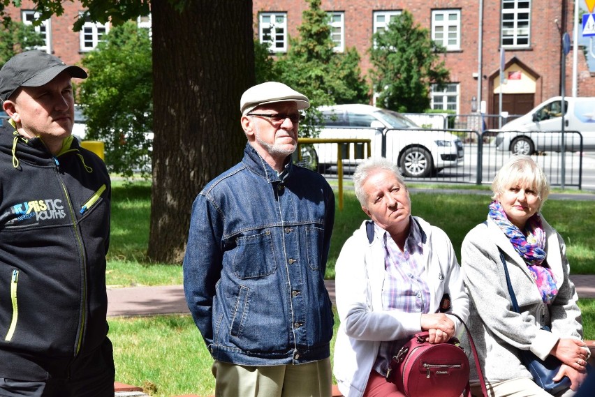 Malbork. Pierwszy spacer z przewodnikiem PTTK po mieście [ZDJĘCIA]. Przeszli szlakiem pomników