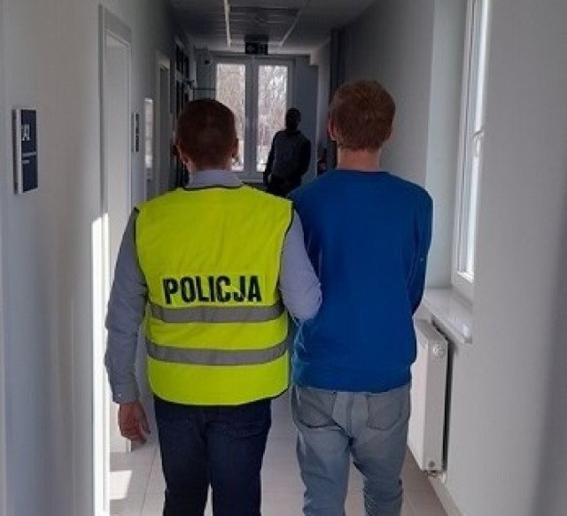 Policjanci ustalili, kto może być odpowiedzialny za kradzież kawy w sklepie w Pruszczu